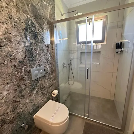 Mavi Yengec Butik 3*