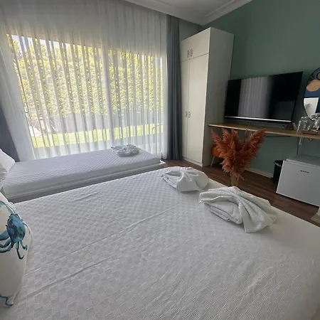 Mavi Yengec Butik 3*