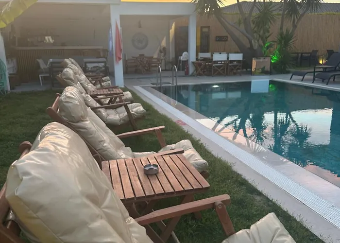 Mavi Yengec Butik Çeşme