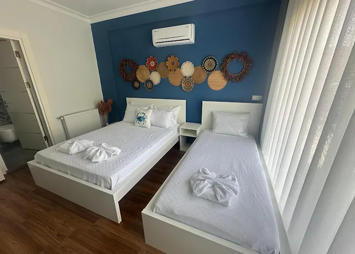 Mavi Yengec Butik Çeşme