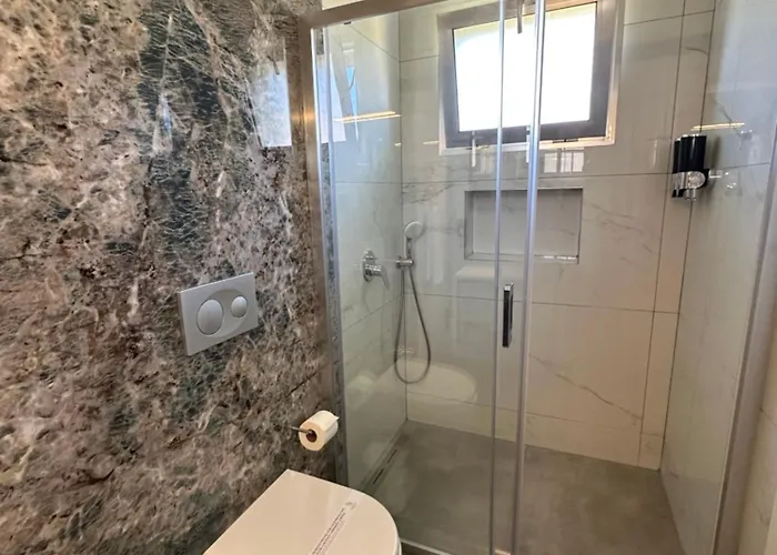 Mavi Yengec Butik 3*